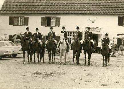 Damalige Reiter des Reitervereins